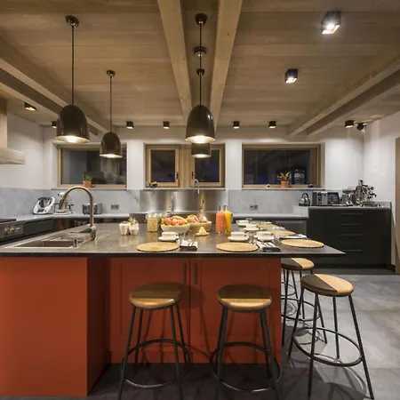 Alpine Tranquility: Discover Chalet Bliss In 아파트 필름